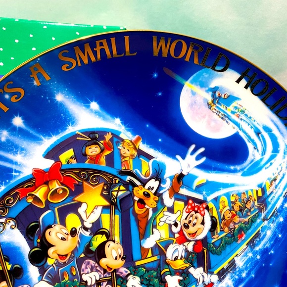 DISNEY STORE NWT VTG 1994 CHRISTMAS IT’S A SMALL WORLD COMMEMORATIVE PLATE JAPAN - Picture 3 of 16